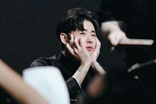 明星大爆料张云雷视频,明星大爆料视频中的精彩瞬间  第1张